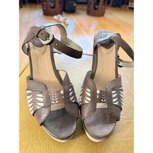 Velez Brown & White Wedge Sandals Size 7.5